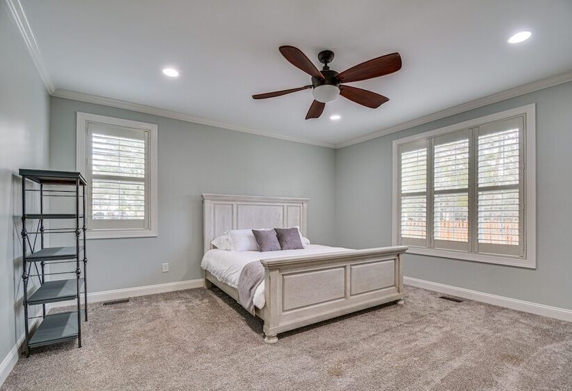 Spacious Home W/ Fireplace   Near Pinehurst Golf!