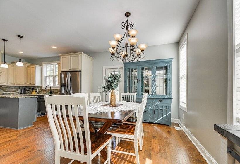 Spacious Home W/ Fireplace   Near Pinehurst Golf!