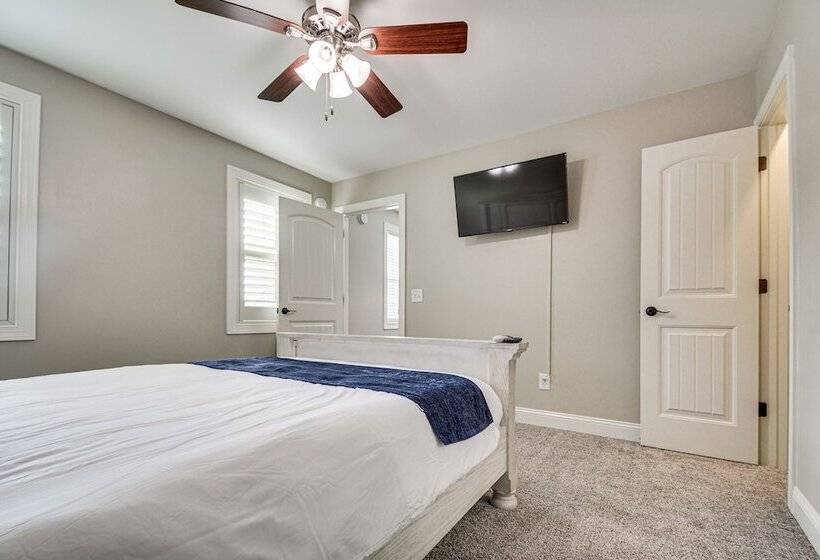 Spacious Home W/ Fireplace   Near Pinehurst Golf!