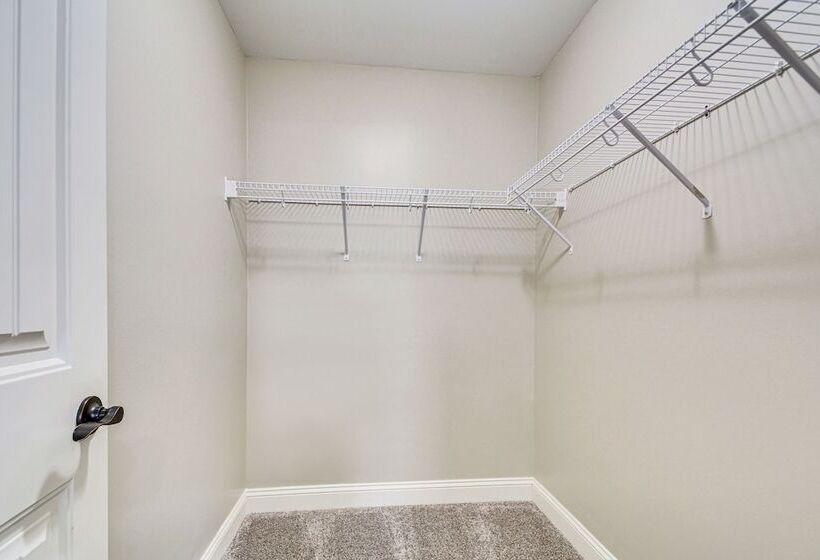 Spacious Home W/ Fireplace   Near Pinehurst Golf!