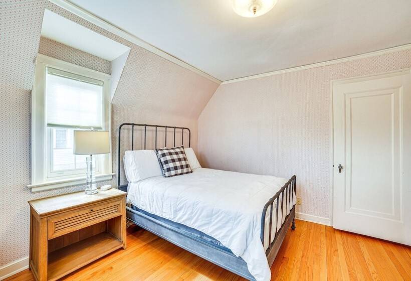 Spacious Illinois Home W/ Grill & Fenced In Yard!