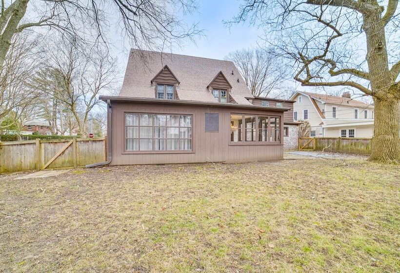 Spacious Illinois Home W/ Grill & Fenced In Yard!