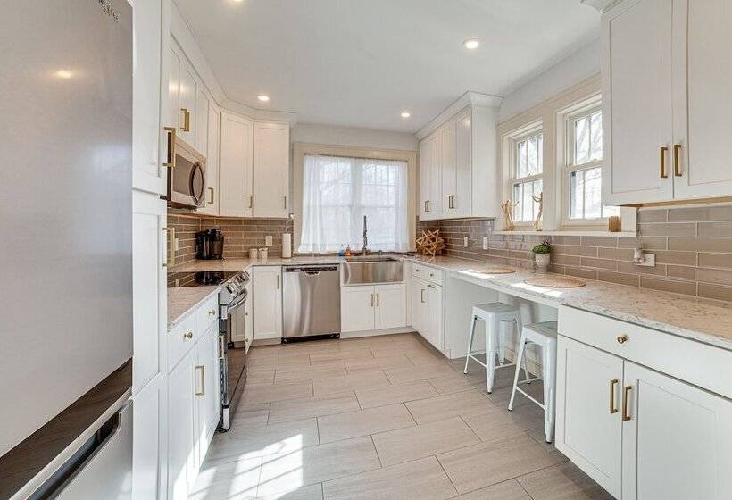 Spacious Illinois Home W/ Grill & Fenced In Yard!