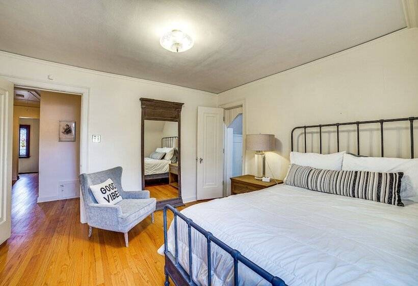 Spacious Illinois Home W/ Grill & Fenced In Yard!