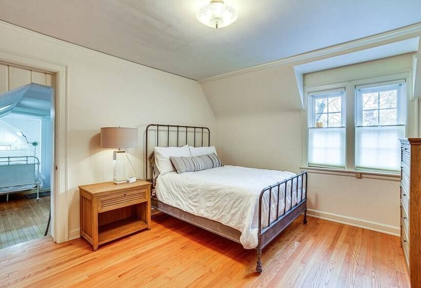 Spacious Illinois Home W/ Grill & Fenced In Yard!