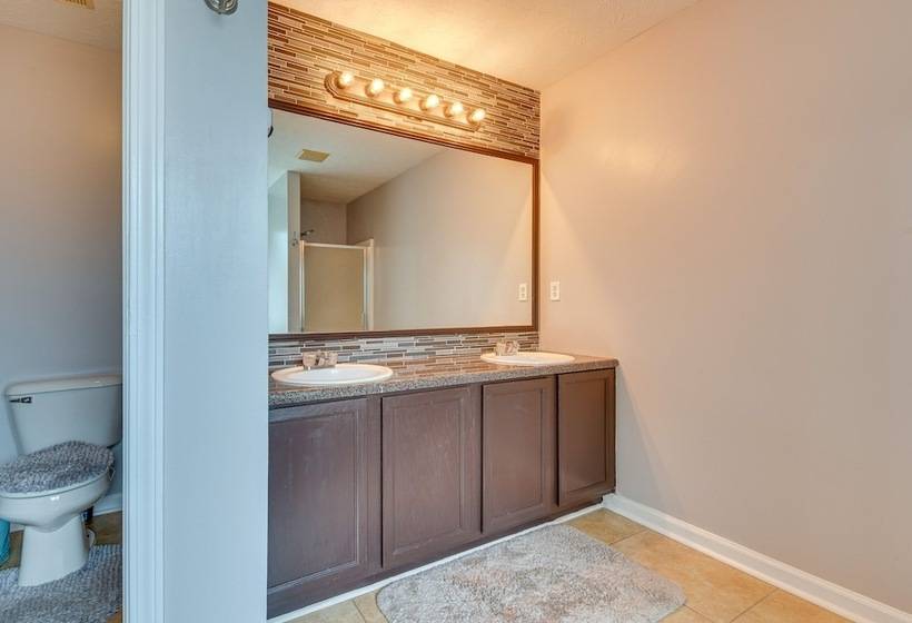 Spacious Snellville Home W/ Yard: 28 Mi To Atlanta