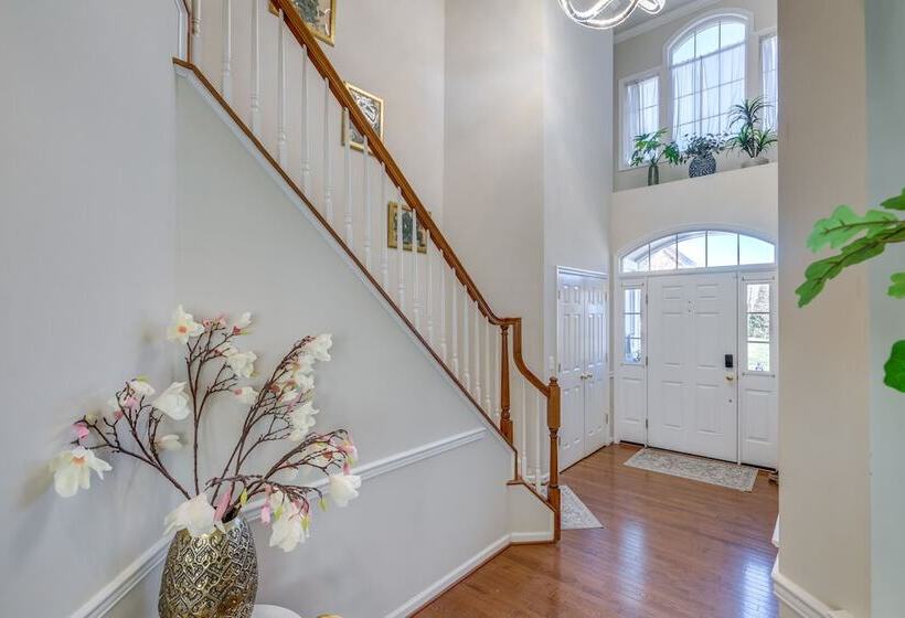 Spacious Woodbridge Home Near Leesylvania Park!