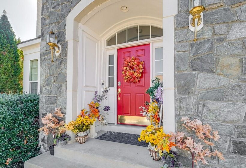 Spacious Woodbridge Home Near Leesylvania Park!