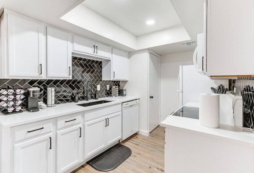 Stylish Garland Getaway: 17 Mi To Dallas!