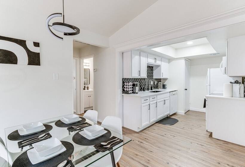 Stylish Garland Getaway: 17 Mi To Dallas!