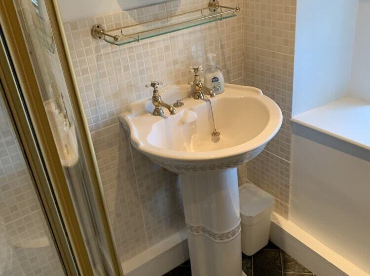 Superbly Appointed 3 Bedrooms And 3 Bathrooms