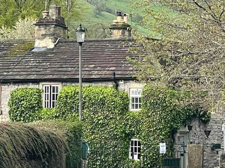 Superbly Appointed 3 Bedrooms And 3 Bathrooms