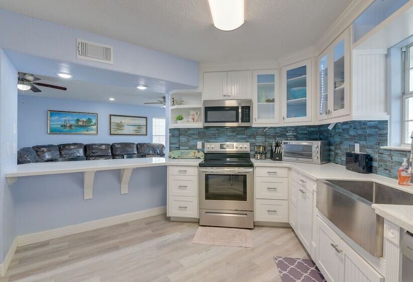 Surfside Beach Vacation Rental: Walk To The Ocean!