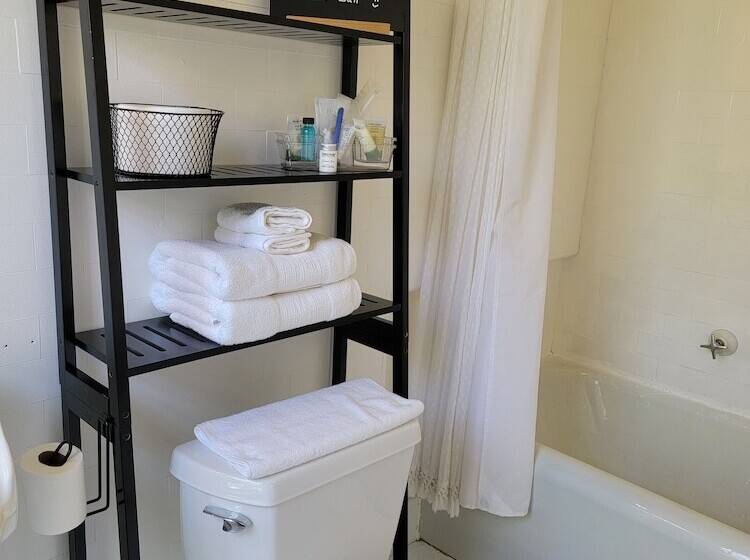 The Kings Throne Inn And Guest House