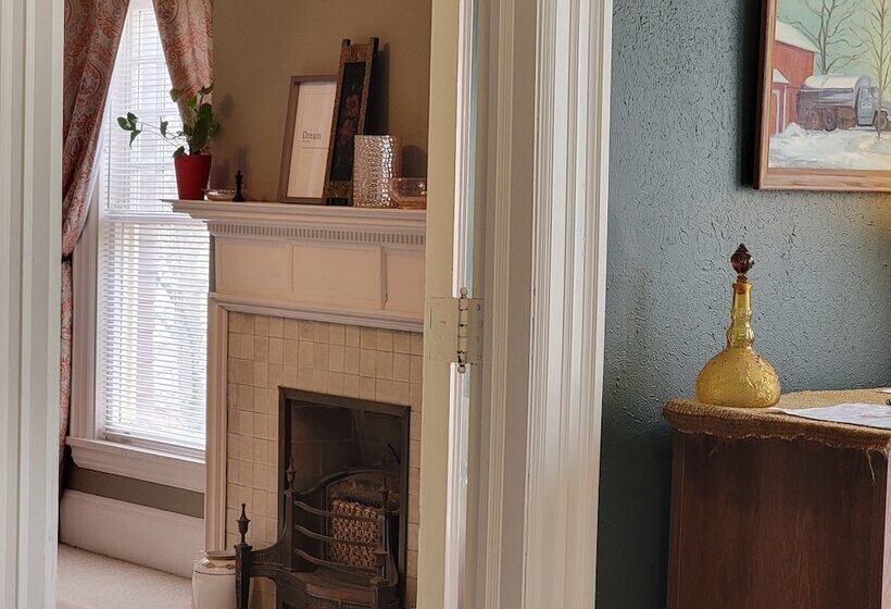 The Kings Throne Inn And Guest House