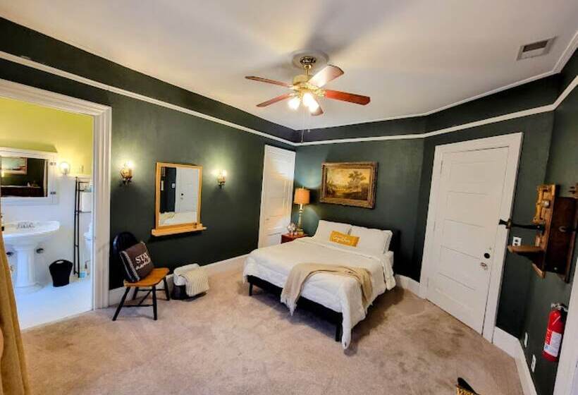 The Kings Throne Inn And Guest House