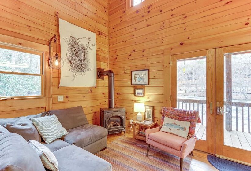 Toccoa Waterfront Hideaway:  Hot Tub & Fire Pit!