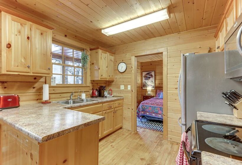 Toccoa Waterfront Hideaway:  Hot Tub & Fire Pit!