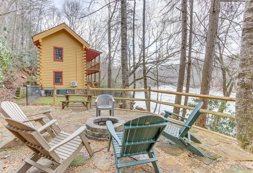 Toccoa Waterfront Hideaway:  Hot Tub & Fire Pit!