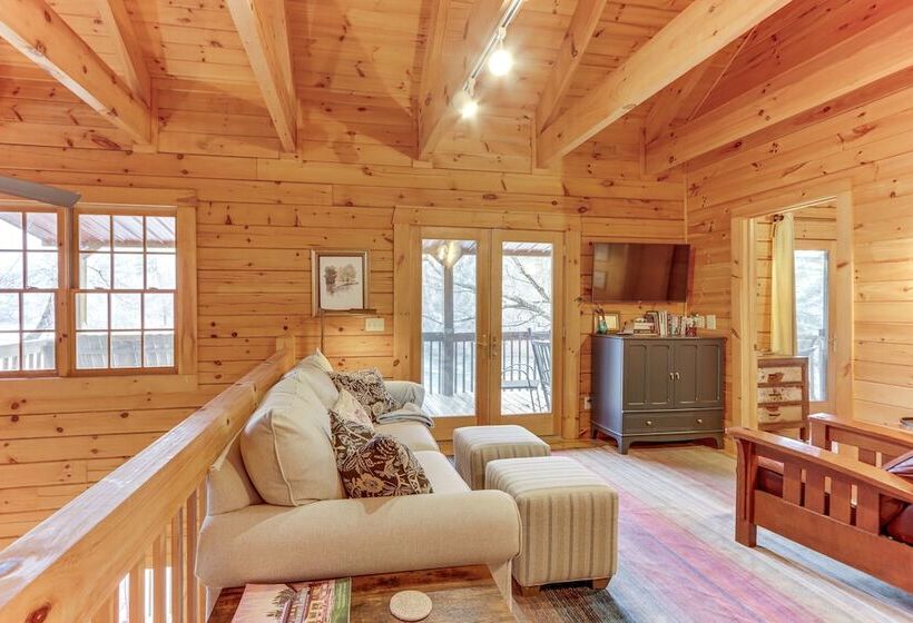 Toccoa Waterfront Hideaway:  Hot Tub & Fire Pit!