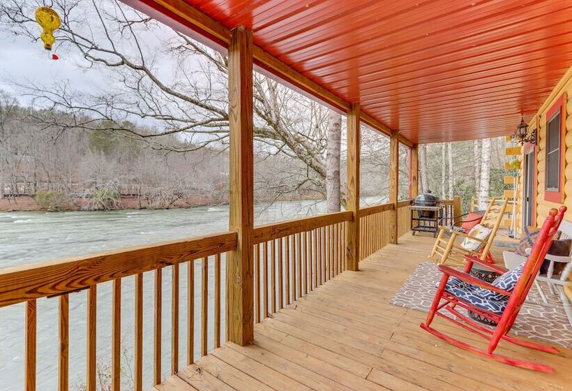 Toccoa Waterfront Hideaway:  Hot Tub & Fire Pit!