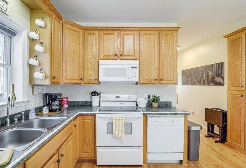 Near Hiking: Blue Ridge Mtn Home On Private Acre