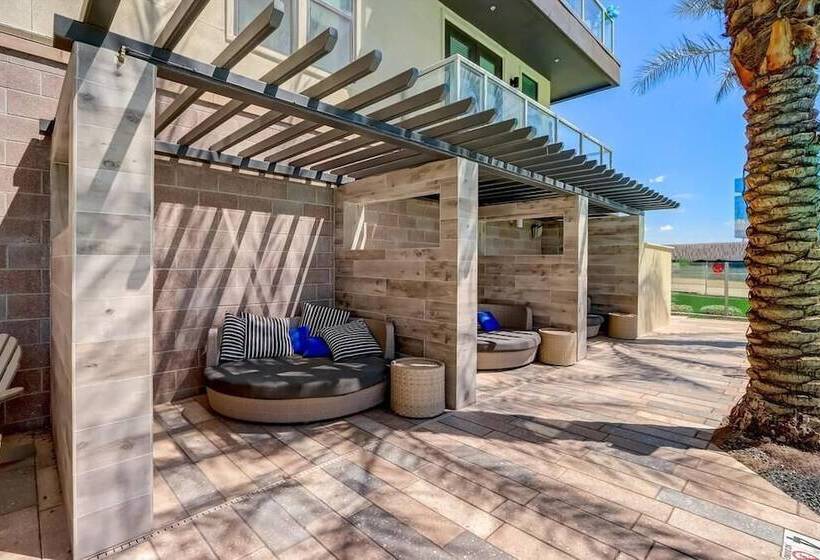 Two Modern Cozysuites At Town Lake