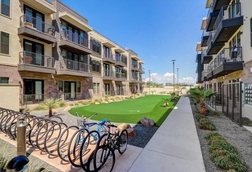 Two Modern Cozysuites At Town Lake