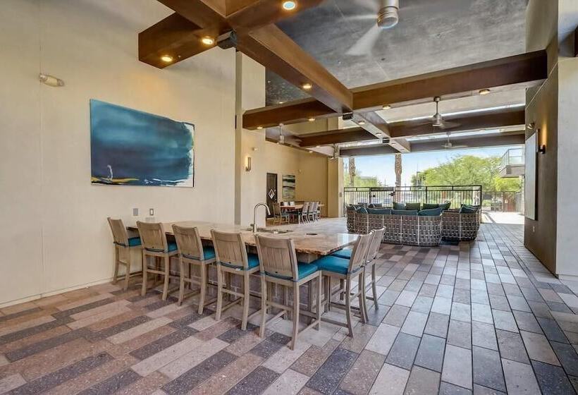 Two Modern Cozysuites At Town Lake