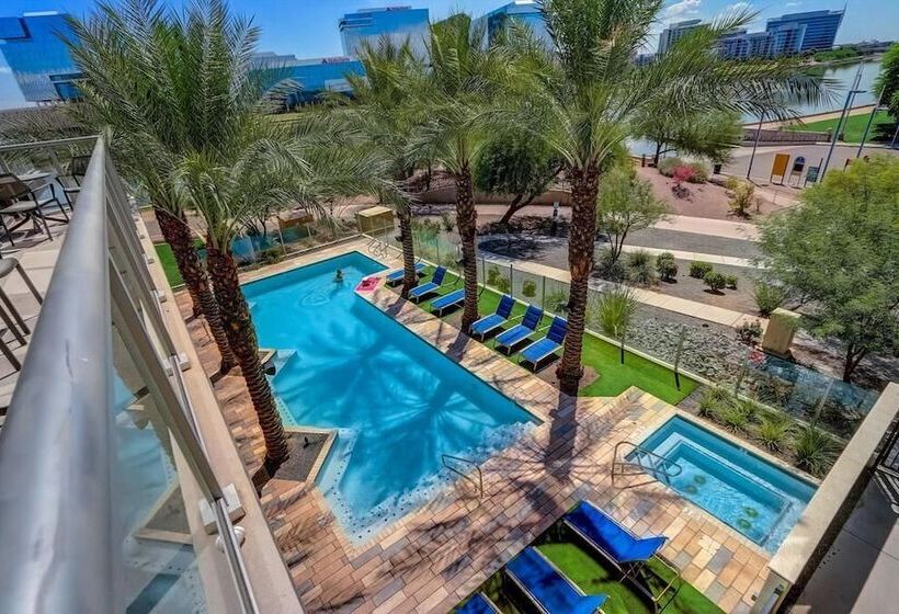 Two Modern Cozysuites At Town Lake