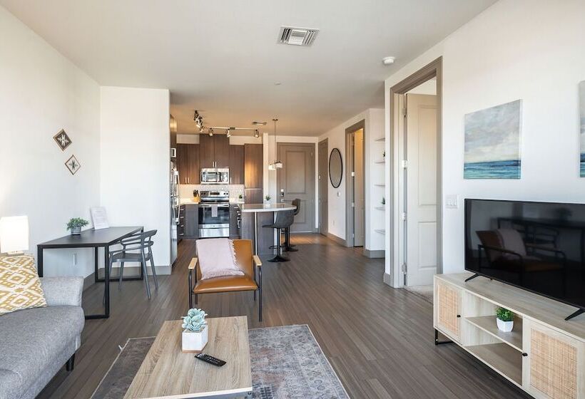 Two Modern Cozysuites At Town Lake