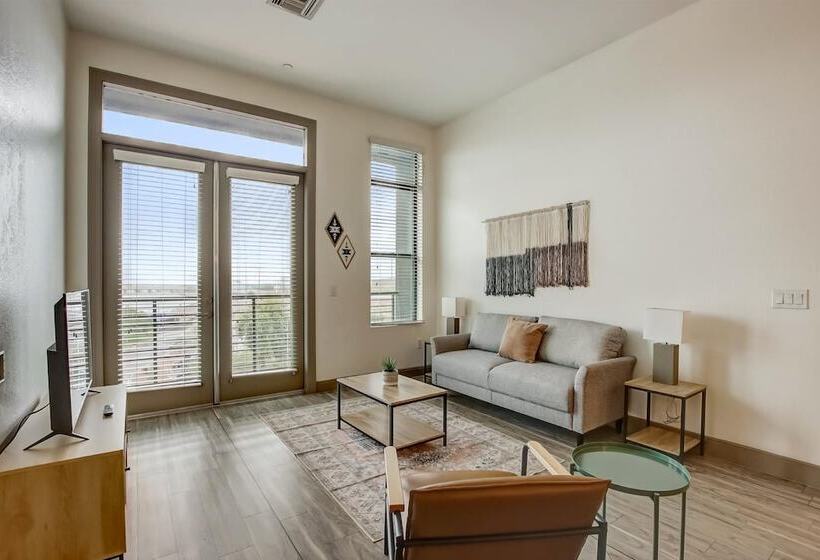 Two Modern Cozysuites At Town Lake