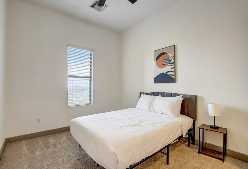 Two Modern Cozysuites At Town Lake