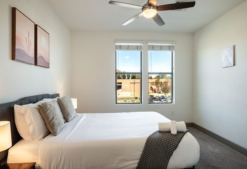 Two Modern Cozysuites At Town Lake