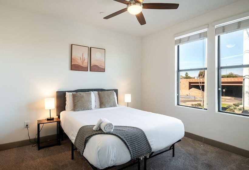 Two Modern Cozysuites At Town Lake