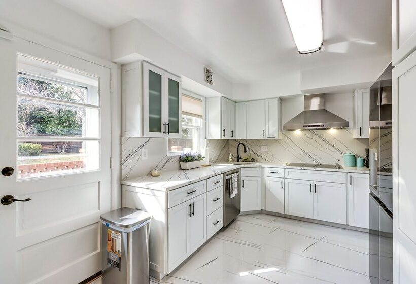 Updated Home W/ Yard ~ 4 Mi To Old Town Alexandria