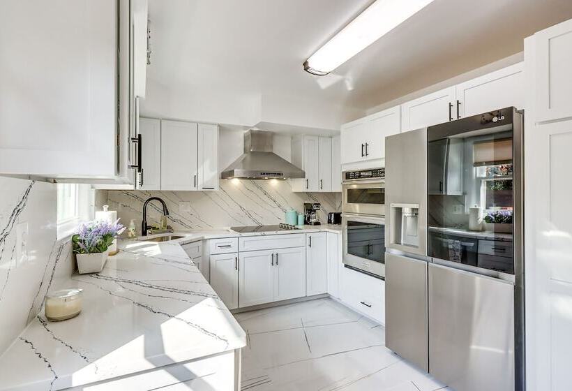 Updated Home W/ Yard ~ 4 Mi To Old Town Alexandria