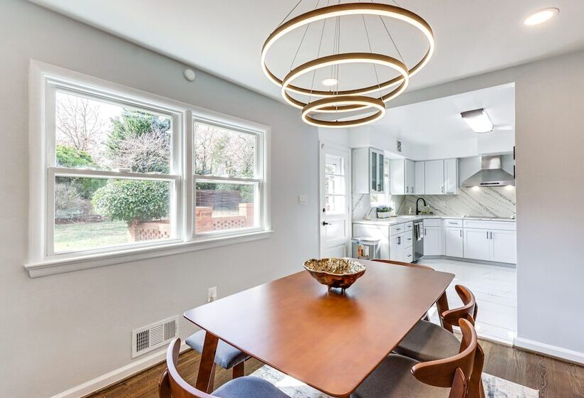 Updated Home W/ Yard ~ 4 Mi To Old Town Alexandria