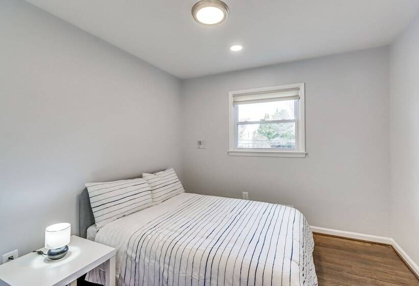 Updated Home W/ Yard ~ 4 Mi To Old Town Alexandria