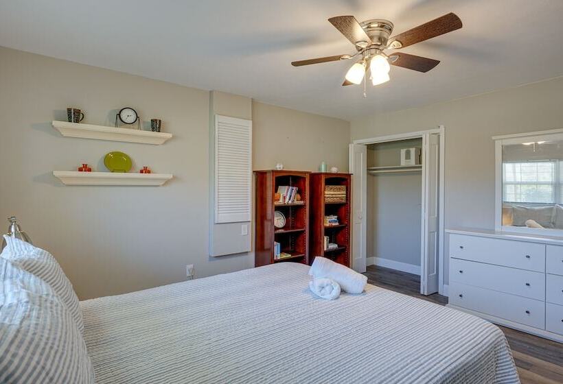 Vibrant Lakeland Home: 1 Mi To Lake Hollingsworth!