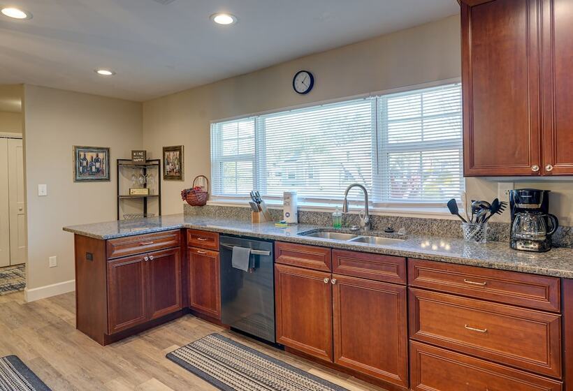 Vibrant Lakeland Home: 1 Mi To Lake Hollingsworth!