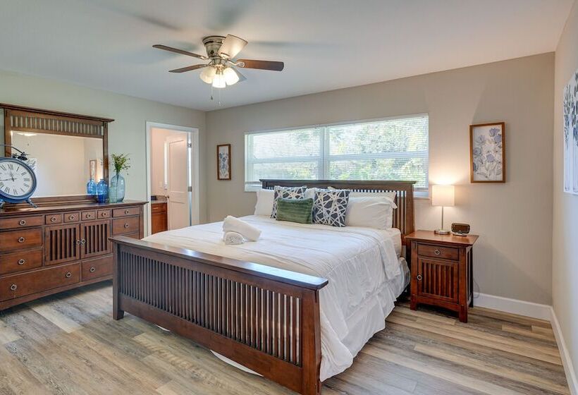 Vibrant Lakeland Home: 1 Mi To Lake Hollingsworth!