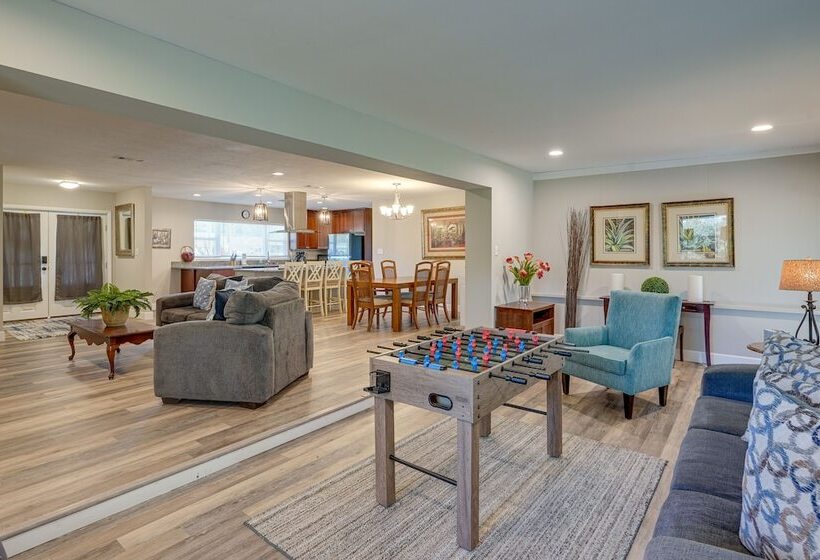 Vibrant Lakeland Home: 1 Mi To Lake Hollingsworth!