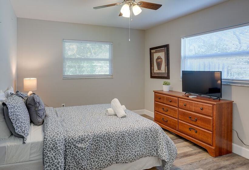 Vibrant Lakeland Home: 1 Mi To Lake Hollingsworth!