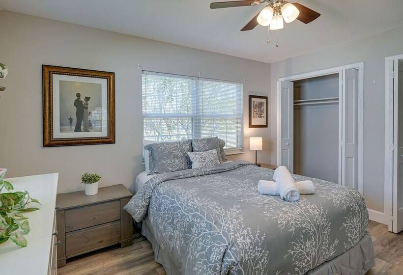 Vibrant Lakeland Home: 1 Mi To Lake Hollingsworth!