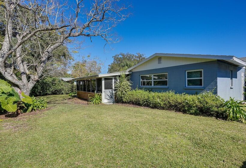 Vibrant Lakeland Home: 1 Mi To Lake Hollingsworth!