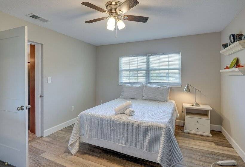 Vibrant Lakeland Home: 1 Mi To Lake Hollingsworth!