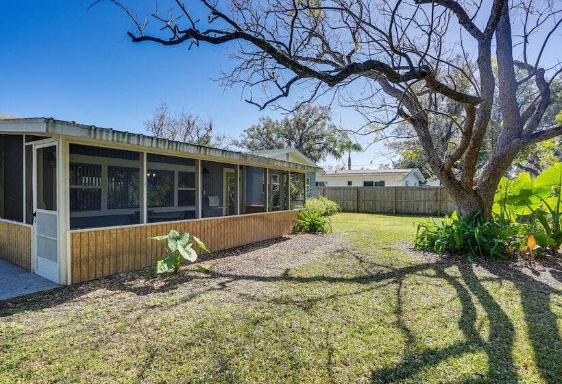 Vibrant Lakeland Home: 1 Mi To Lake Hollingsworth!