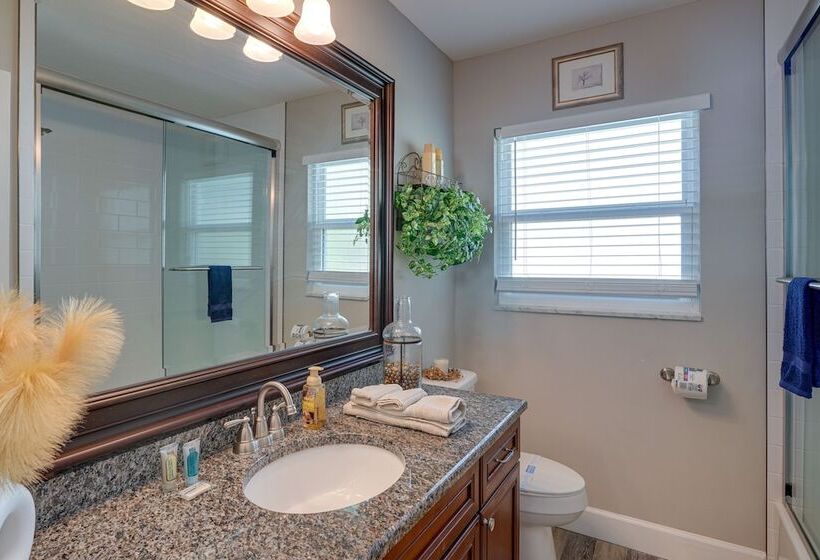 Vibrant Lakeland Home: 1 Mi To Lake Hollingsworth!