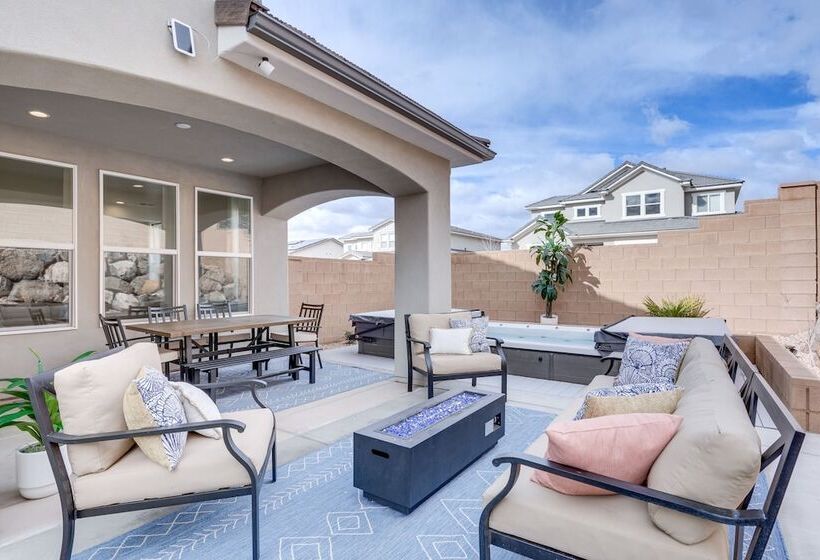 Washington Home W/ Swim Spa   Near Hiking Trails!